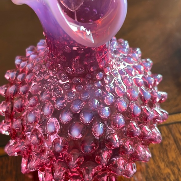 beautiful Fenton Cranberry opalescent Hobnail Cruet with stopper. - Picture 11 of 15